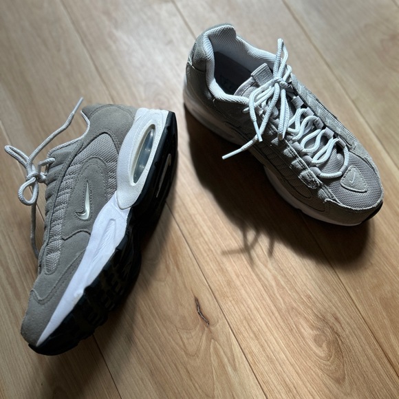 NIKE Air Max Triax Le Grey Suede - Picture 1 of 8